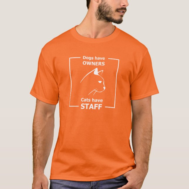 Camiseta Os cães têm donos, os gatos têm funcionarios (Frente)