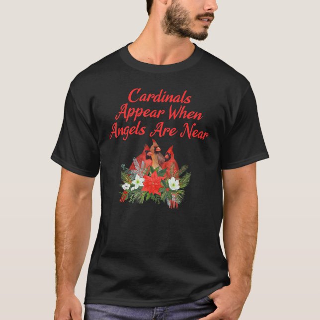 Camiseta Os Cardeais Aparecem Quando Os Anjos Estão Perto D (Frente)
