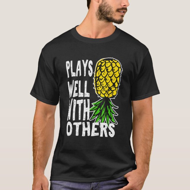Camiseta Os Casais Swinger Funcionam Bem Com Outros De Volt (Frente)