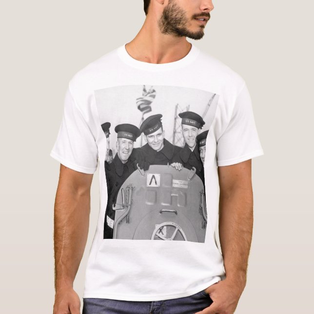 Camiseta Os cinco irmãos de Sullivan, toda a imagem of_War (Frente)