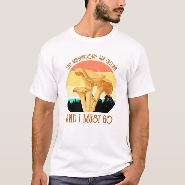 Camiseta Os Cogumelos Estão Ligando, E Preciso Ir (Frente)