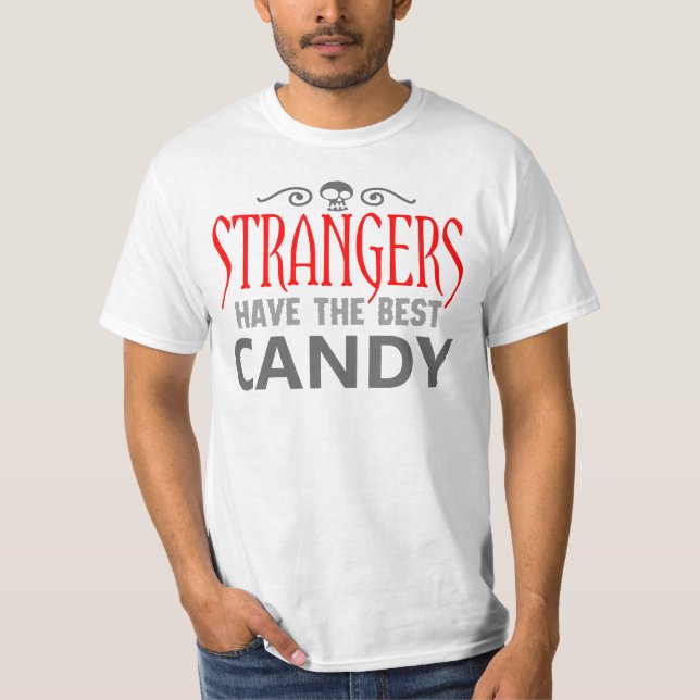 Camiseta Os desconhecido têm os melhores doces (Frente)