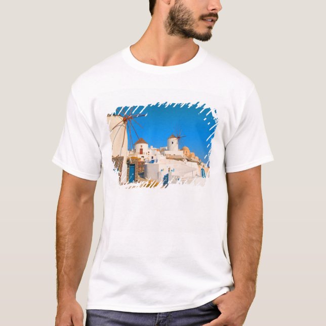 Camiseta Os edifícios brancos e os moinhos de vento sobre (Frente)
