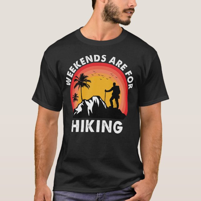 Camiseta Os Finais De Semana São Para A Aventura De Backpac (Frente)
