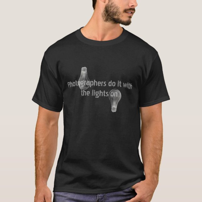 Camiseta Os fotógrafo fazem-no com as luzes sobre (Frente)