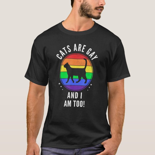 Camiseta Os Gatos São Gay E Eu Sou Muito Rastreada Orgulho  (Frente)