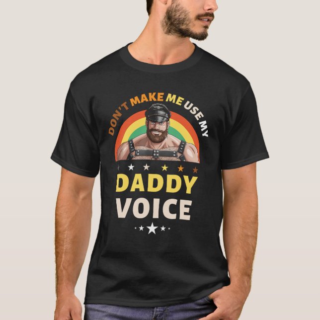 Camiseta Os homens não me fazem usar meu Gay de voz de Pai (Frente)