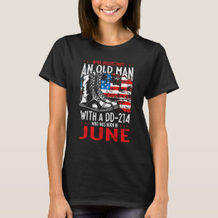 Camiseta Os Homens Nunca Subestimam Um Velho Com Um Dd 214