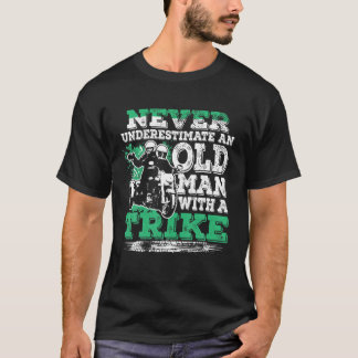 Camiseta Os Homens Nunca Subestimam Um Velho Com Uma Viagem