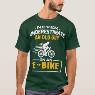Camiseta Os Homens Nunca Subestimam Uma Cara Antiga Em Um E