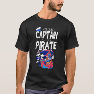 Camiseta Os Homens Trabalham Como Um Capitão Brincando Como