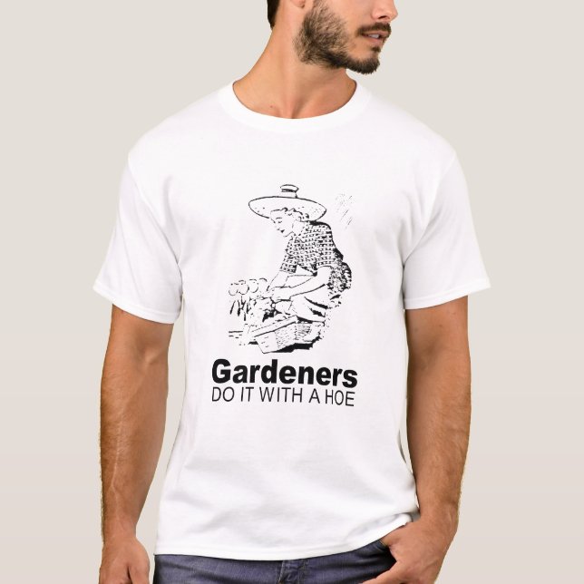 Camiseta os jardineiros fazem isso com uma enxada 2 (Frente)