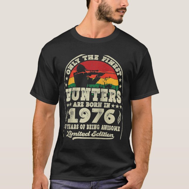 Camiseta Os Melhores Caçadores Estão Nasceres Em 1976 Caça  (Frente)