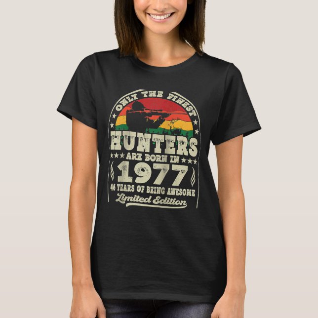 Camiseta Os Melhores Caçadores Estão Nasceres Em 1977 Caça  (Frente)