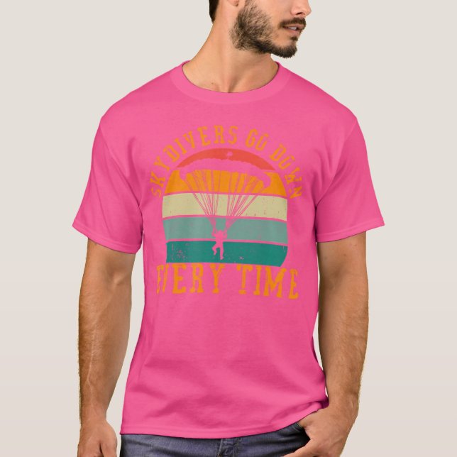 Camiseta Os Mergulhadores Do Céu Descem Cada Vez Que Paraqu (Frente)