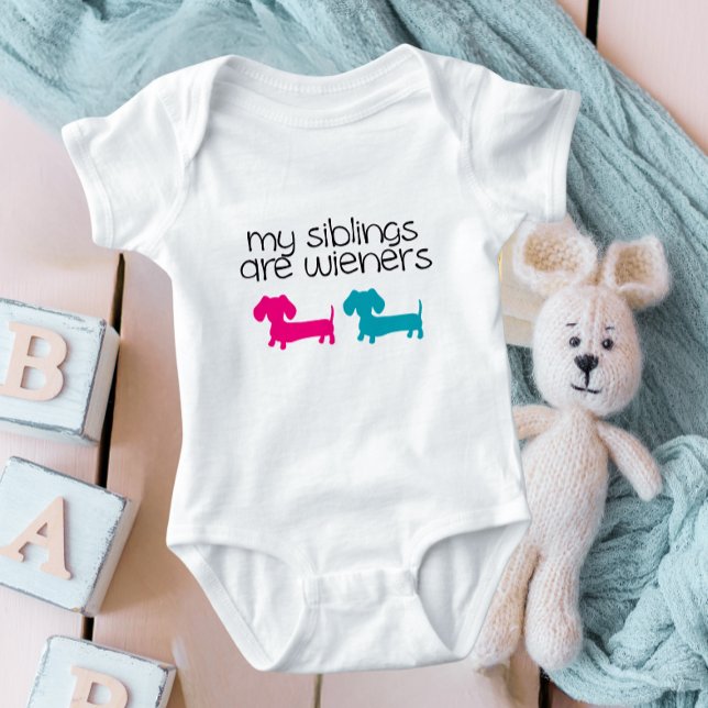 Camiseta Os meus irmãos são os Wieners Dachshund Baby Outfi (wiener dog themed baby nursery)