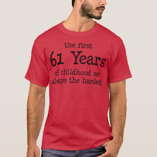 Camiseta Os Primeiros 61 Anos De Infância São Sempre O Infe