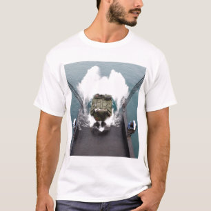 Camiseta Os veículos do assalto anfíbio desembarcam de US