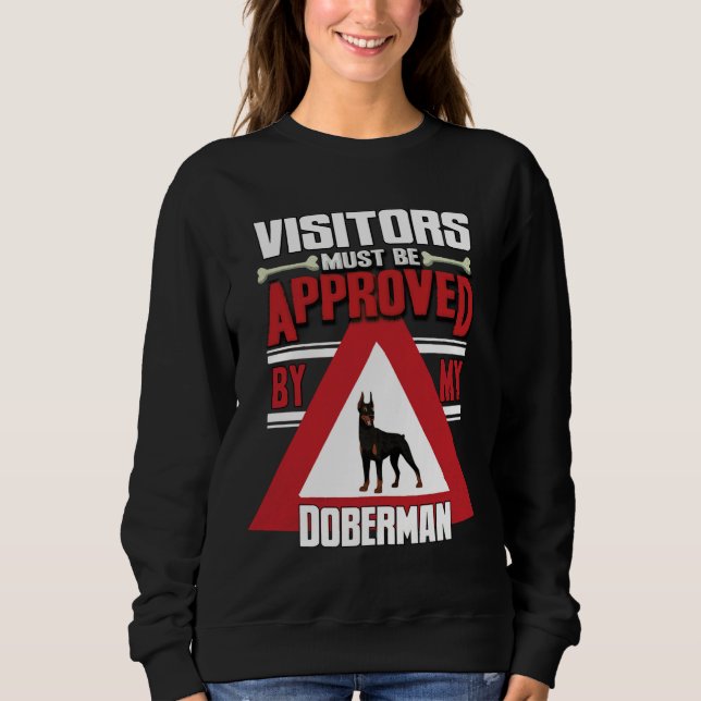 Camiseta Os Visitantes Do Doberman Devem Ser Aprovados Pelo (Frente)