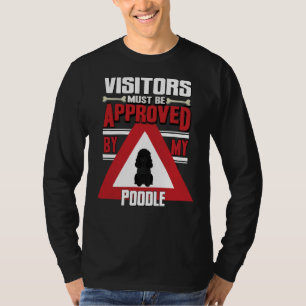 Camiseta Os Visitantes Do Proprietário Do Poodle Preto Deve