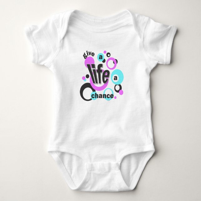 Camiseta ou macacão de bebê. (Frente)