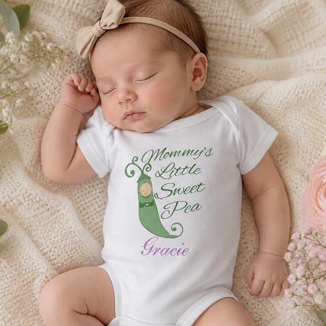 Camiseta ou macacãozinho de bebê "Ervilha doce da  (Mommy's Little Sweet Pea Baby T-Shirt or Creeper)