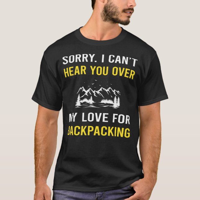 Camiseta Ouça Você Mochileiro Mochila (Frente)