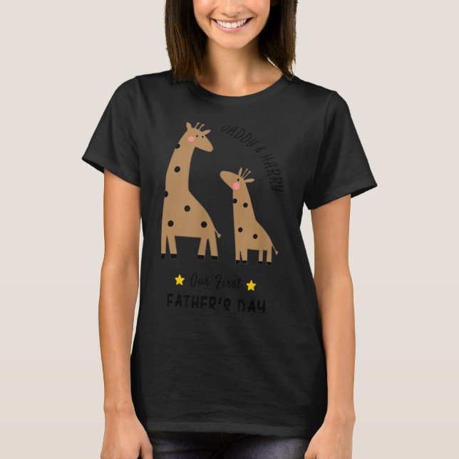 Camiseta Our First Father's Day 2026, Funny Giraffe Gift Da (Frente)