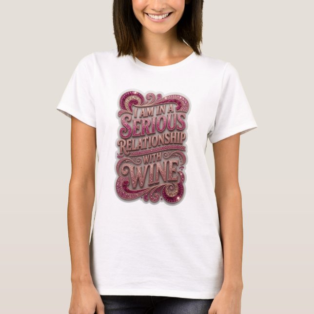 Camiseta Ouro Eu Estou em um Relacionamento Sério com Vinho (Frente)