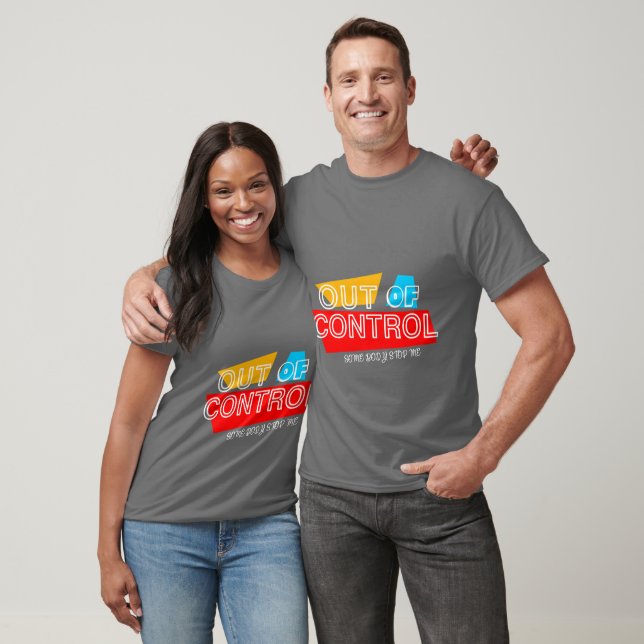 Camiseta Out of Control – Bold Typography Statement Design (Unissex)