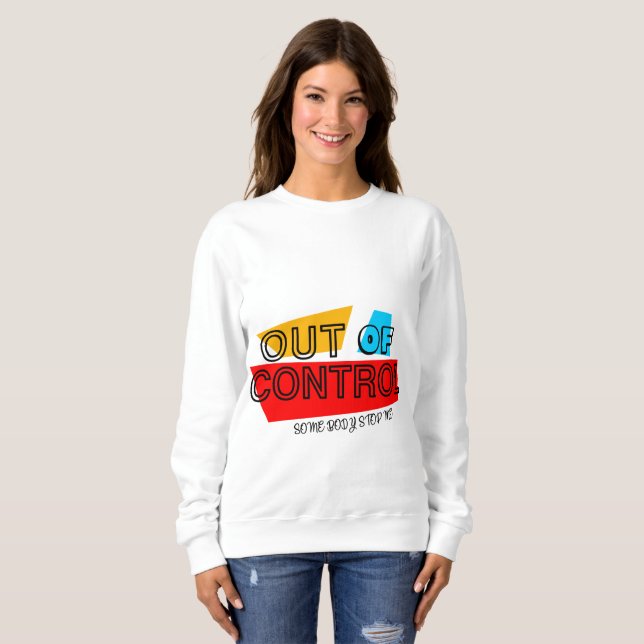 Camiseta Out of Control – Bold Typography Statement Design (Frente Completa)