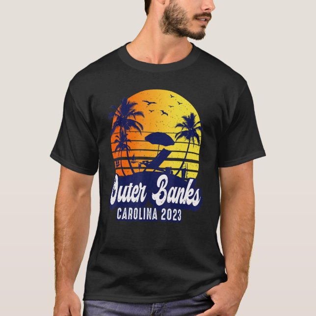 Camiseta Outer Banks 2023 Carolina Sunset Beach Retro (Frente)