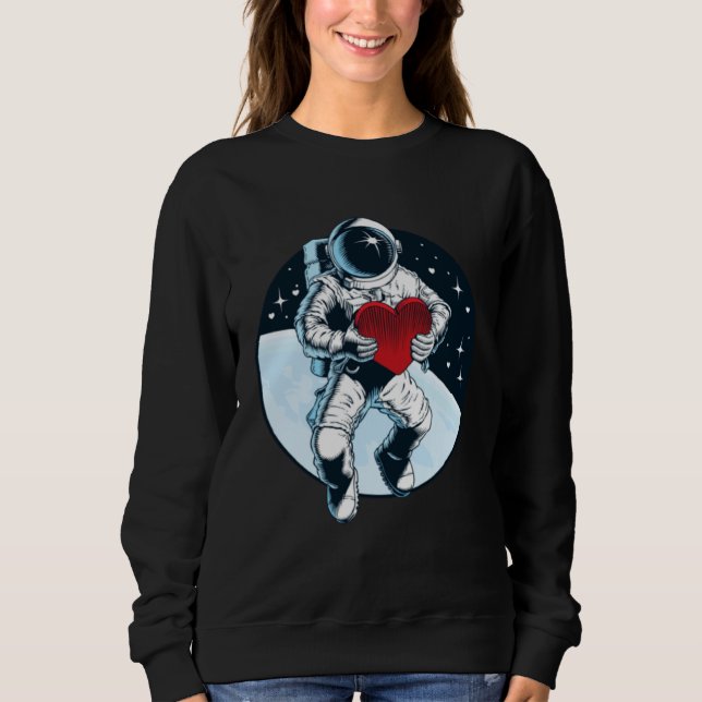 Camiseta Outer Space Valentine Astronaut Holding Red Heart (Frente)