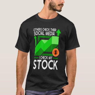 Camiseta Outros Vejam Suas Mídias Sociais Eu Verifico Minha