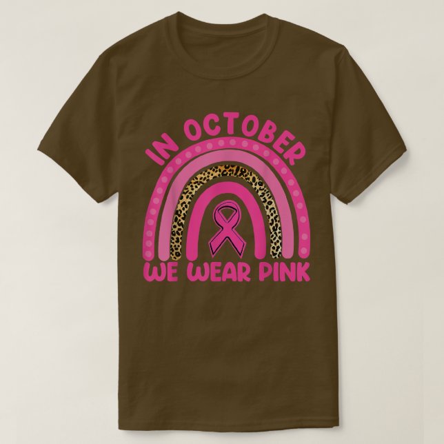 Camiseta Outubro Vestimos o Cancer rosa-arco-íris Awarene (Frente do Design)