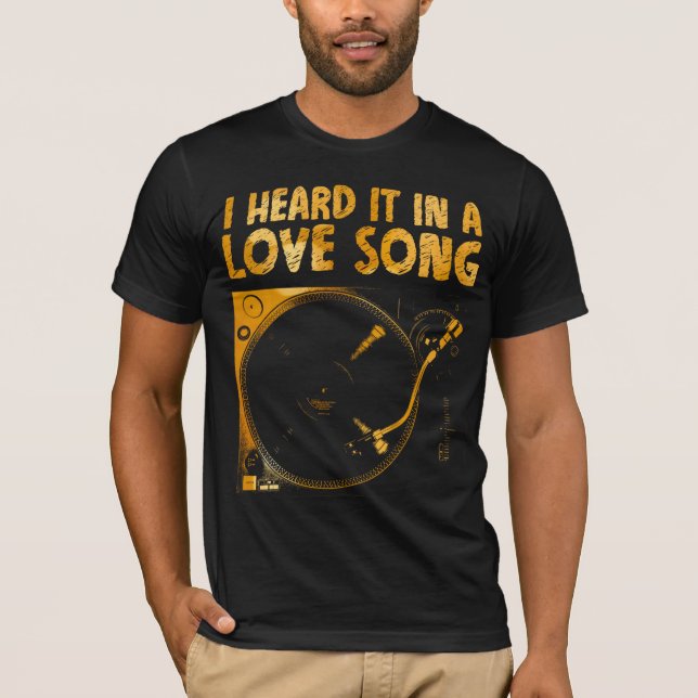 Camiseta Ouvi-o numa canção de amor (Frente)