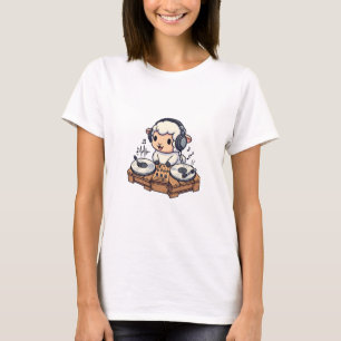 Camiseta Ovelha DJ Fofa Usando Fones de Ouvido Mixando em R