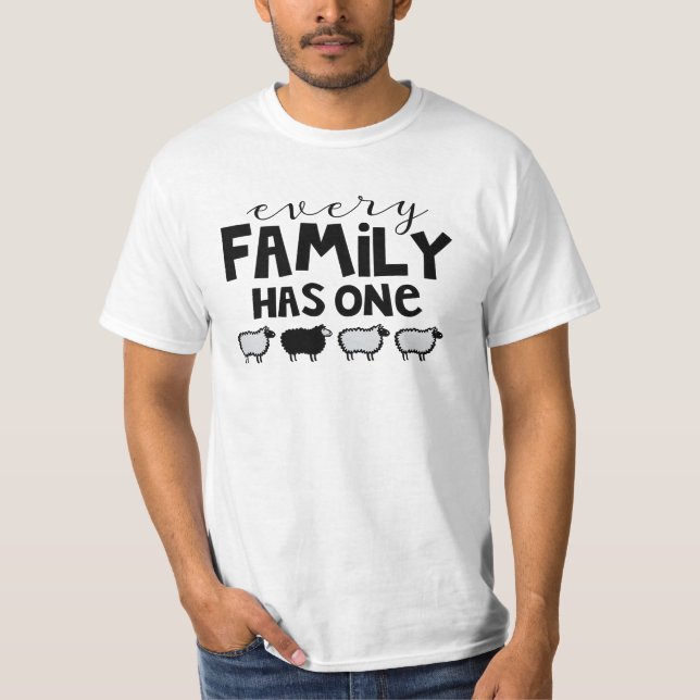 Camiseta ovelha negra do desenhar familiar (Frente)