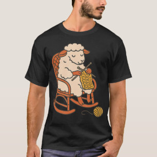 Camiseta Ovelha Tricotando em Cadeira Balanço
