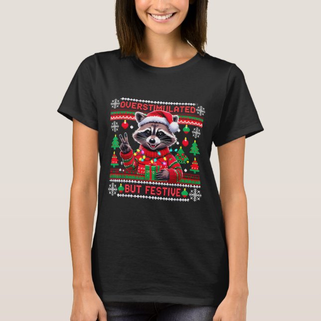 Camiseta Overstimulated But Festive Raccoon Christmas  (Frente)