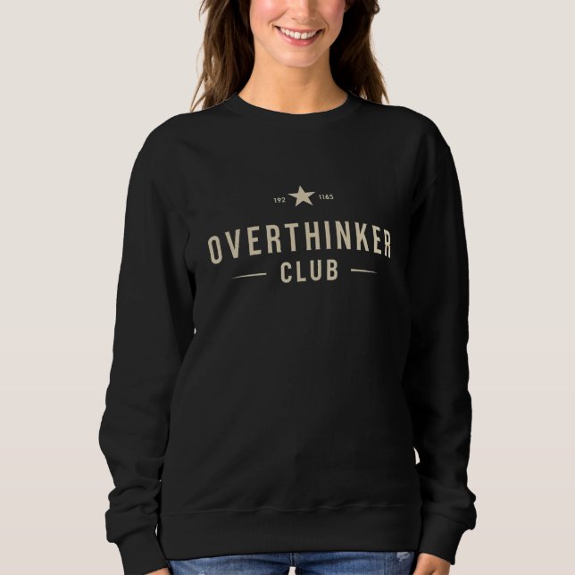 Camiseta Overthinker Club Vintage Typography (Frente)