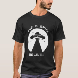 Camiseta Óvni do Tema da Alienígena Bonita Dotou Nascimento