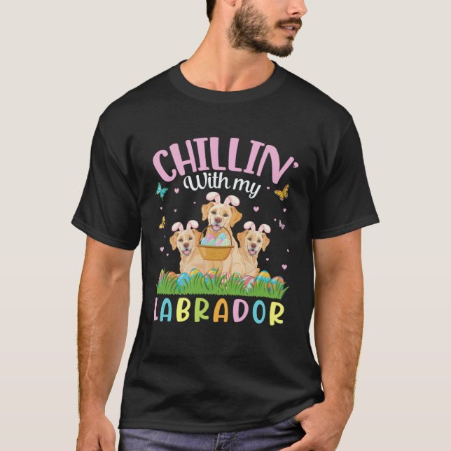 Camiseta Ovos de Páscoa Borboleta Relaxando Com o Meu Labra (Frente)