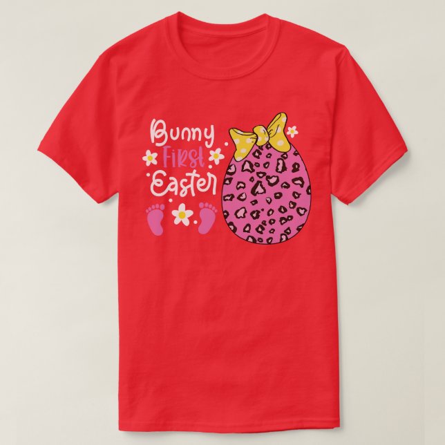 Camiseta Ovos Dia da Páscoa Leopardo Gravidez Bunny First E (Frente do Design)