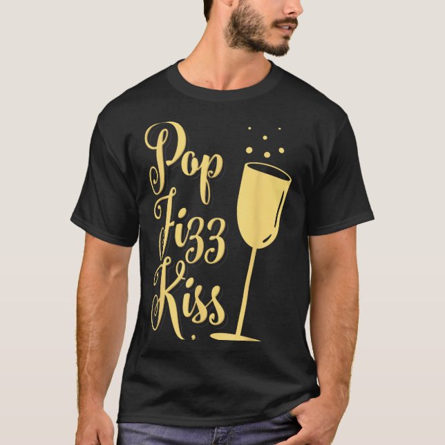 Camiseta P Fizz Kiss Funny New Years Eve Wine Champagne  (Frente)