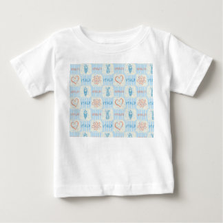 Camiseta padrão contínuo azul e terracota estilo Amalfi
