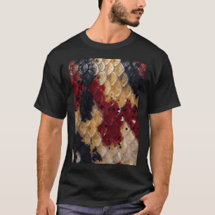 Camiseta Padrão de Escama de Peixe Koi Japonês Tricolor