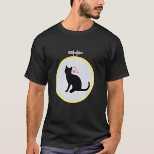 Camiseta Padrão de ponto cruz de Gato Preto Corações Namora
