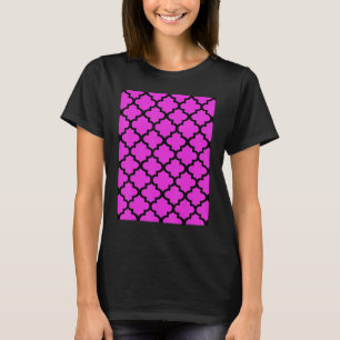 Camiseta Padrão De Quatrefoil Em Traço Preto Em Rosa Púrpur