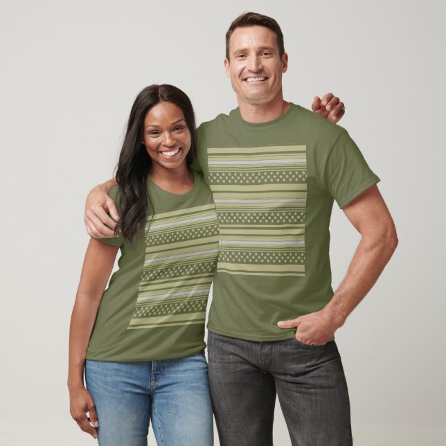 Camiseta Padrão listrado oliva com estrelas (Unissex)